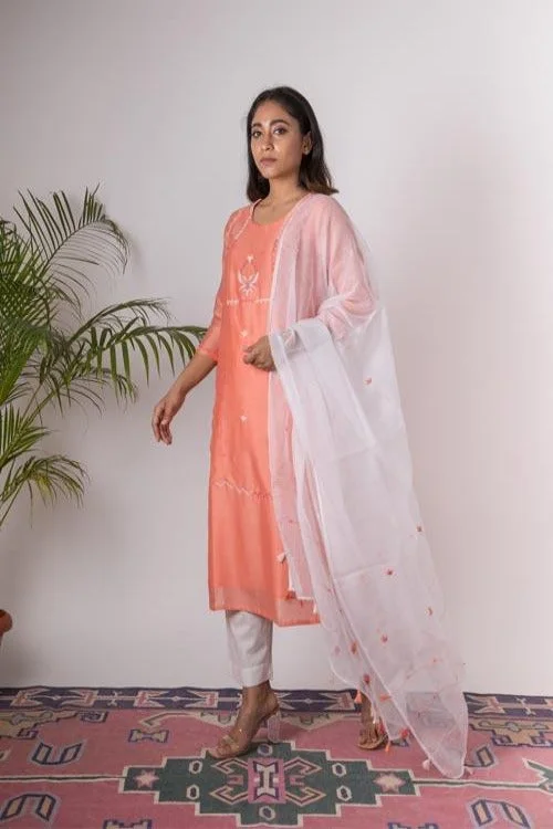 Urmul 'Tulip'Hand Embroidered Salmon chanderi kurta . 2pc set (kurta and dupatta)